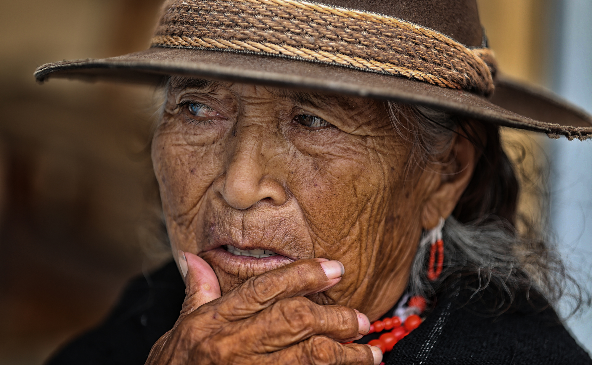 Street portrait of old woman, Guayaquil